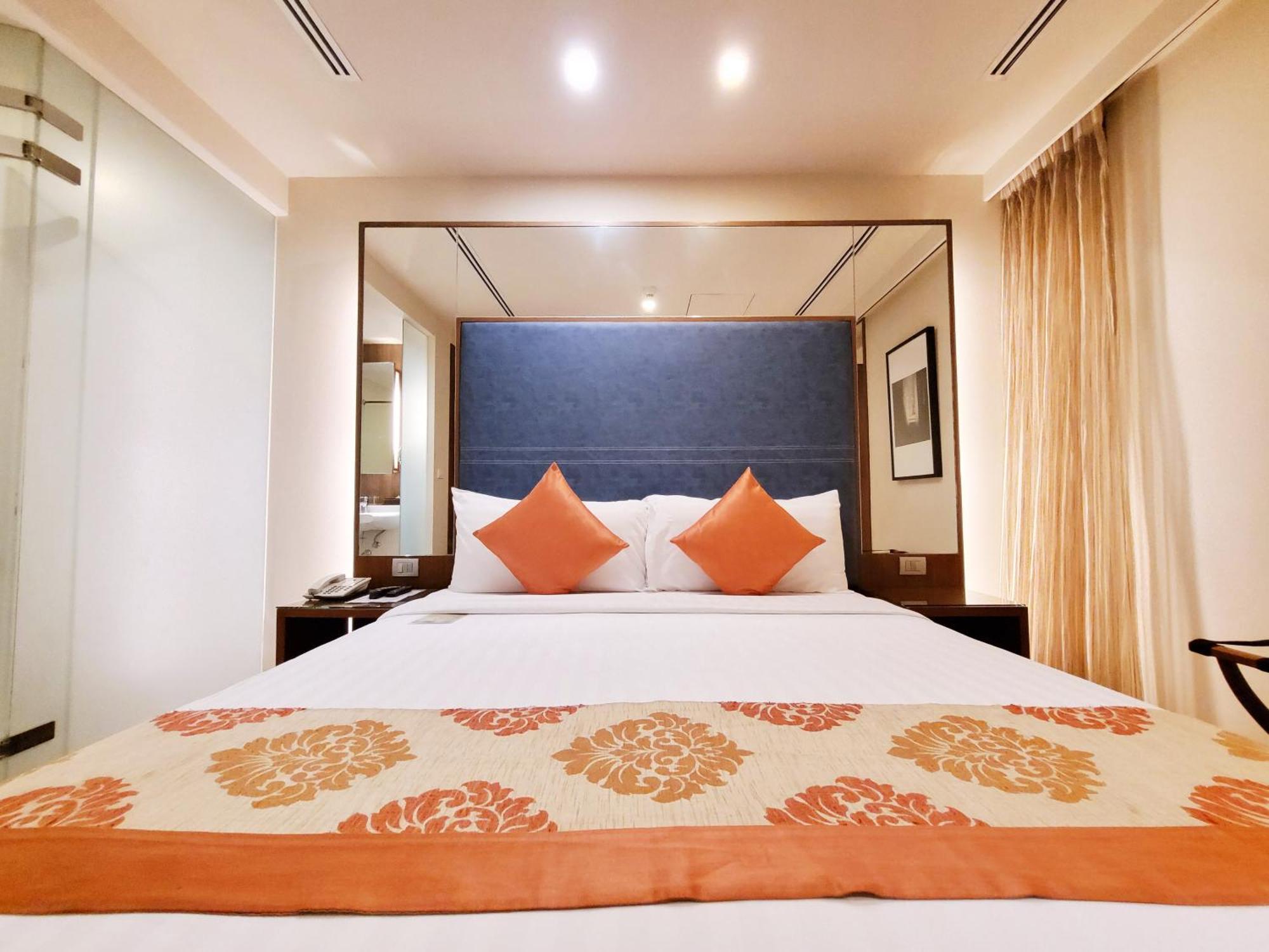 On 8 Sukhumvit Nana Bangkok By Compass Hospitality Otel Dış mekan fotoğraf